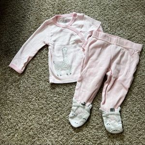 NWOT giraffe set for baby girl